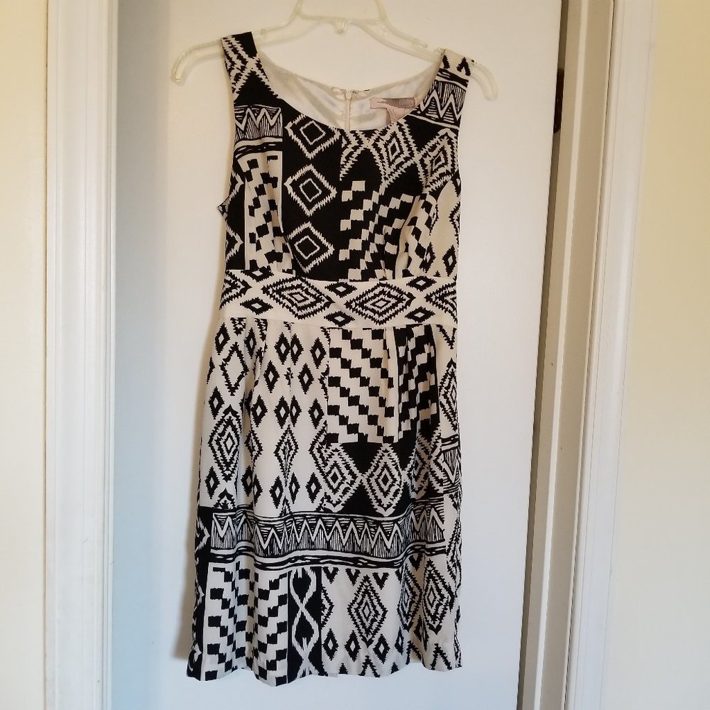 Love 21 Beige and Black Graphic Sleeveless Dress (size 8)